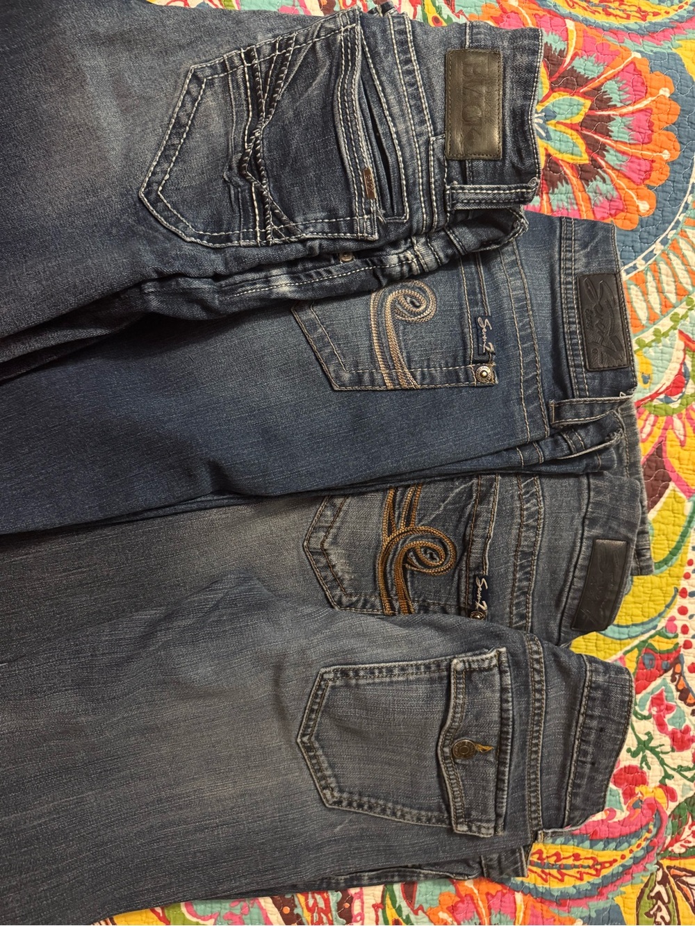 4 pairs of women’s jeans petite